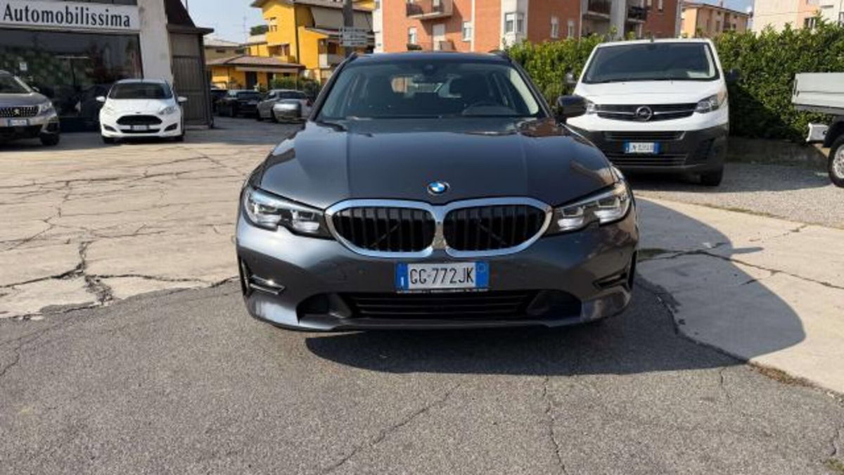 BMW Serie 3 Touring 318d 48V  Business Advantage (2)