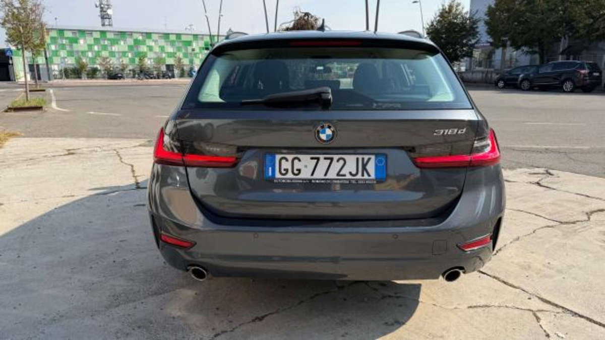 BMW Serie 3 Touring 318d 48V  Business Advantage (6)