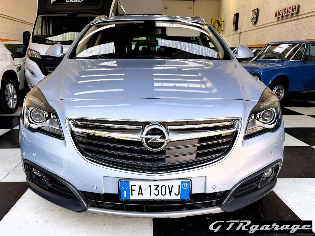 Opel Insignia Station Wagon CDTI 4x4 170CV Start&Stop Sports Cosmo (2)