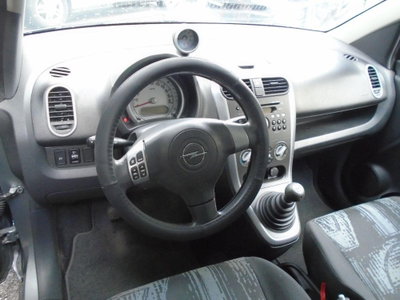 Opel Agila 1.2 16V 94CV Enjoy (10)