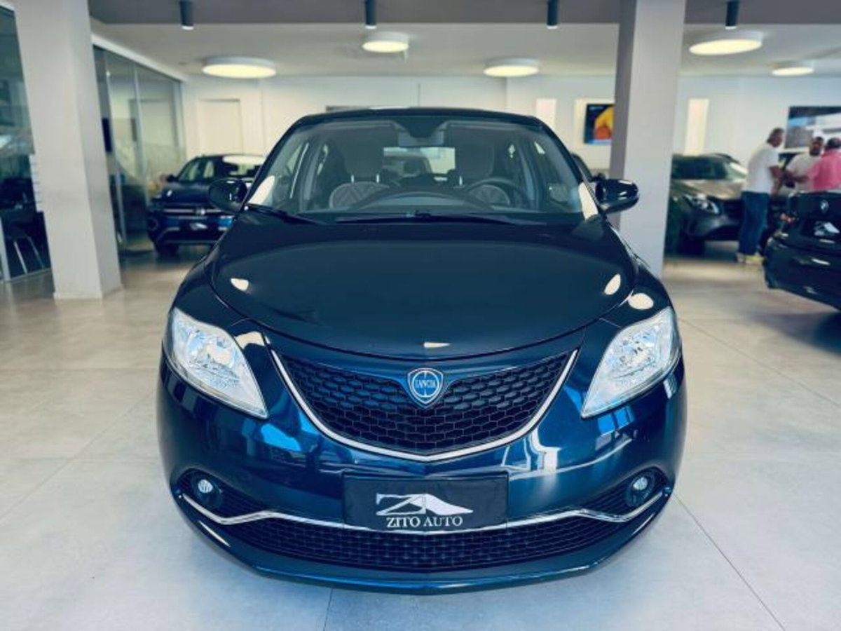 Lancia Ypsilon 1.3 MJT 16V 95 CV 5 porte S&S Silver (2)