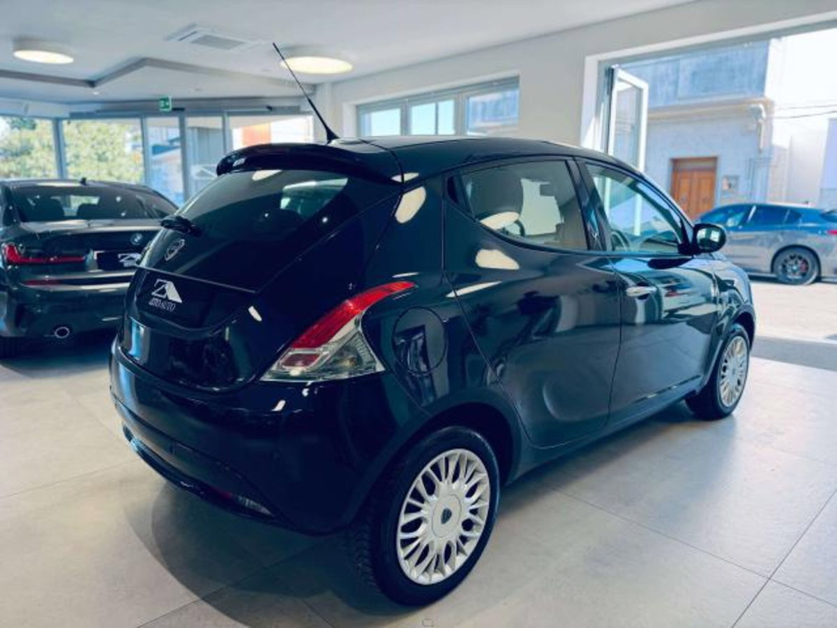 Lancia Ypsilon 1.3 MJT 16V 95 CV 5 porte S&S Silver (4)