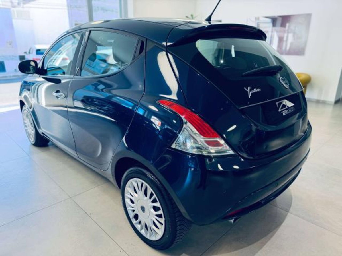 Lancia Ypsilon 1.3 MJT 16V 95 CV 5 porte S&S Silver (5)