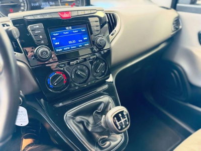 Lancia Ypsilon 1.3 MJT 16V 95 CV 5 porte S&S Silver (9)
