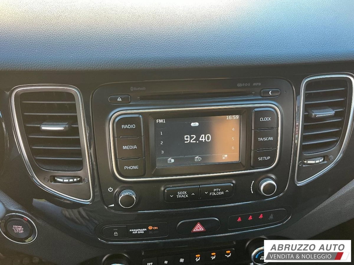 Kia Carens 1.7 CRDi 115 CV Cool (11)