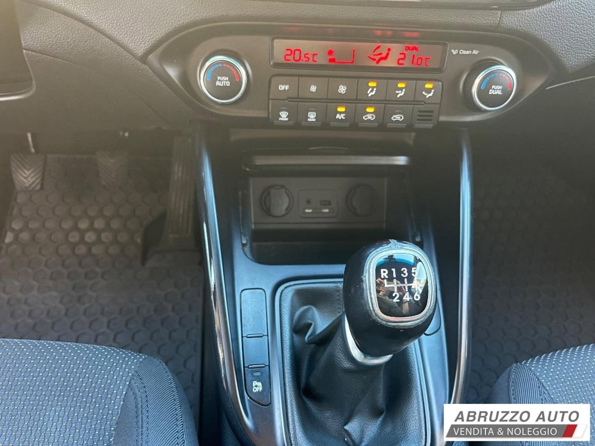 Kia Carens 1.7 CRDi 115 CV Cool (12)