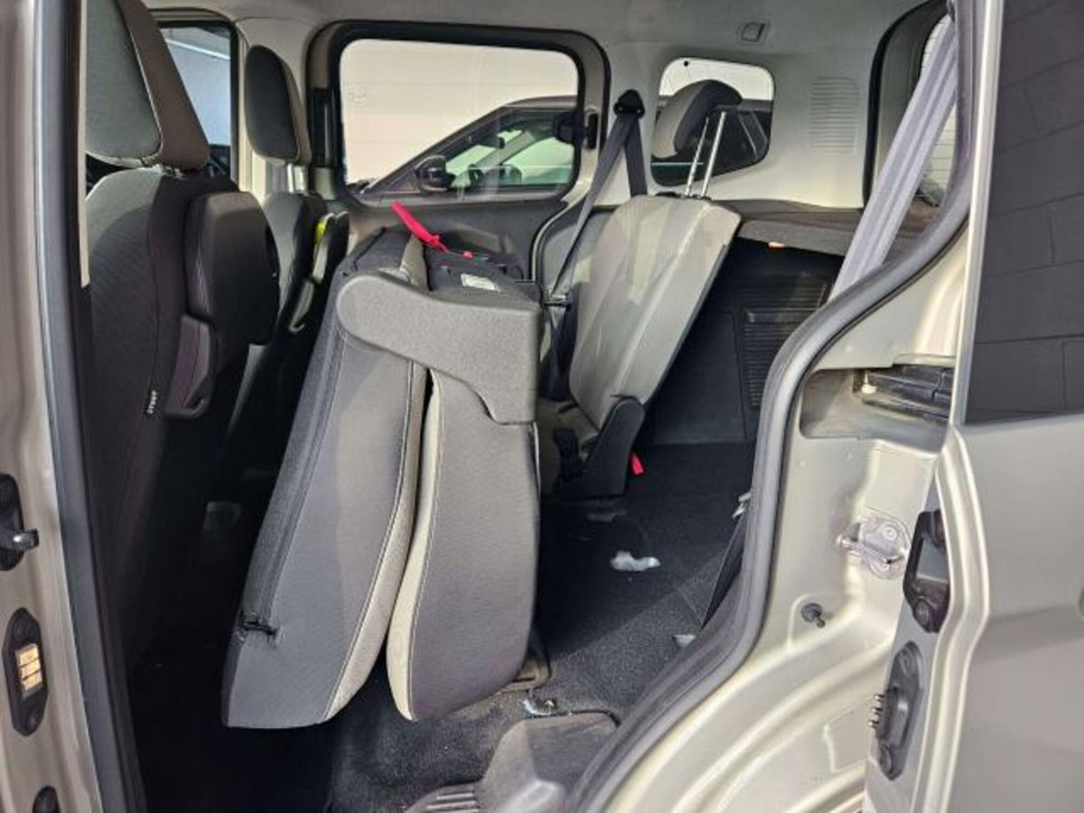 Ford Tourneo Courier 1.6 TDCI 95 CV Titanium (12)