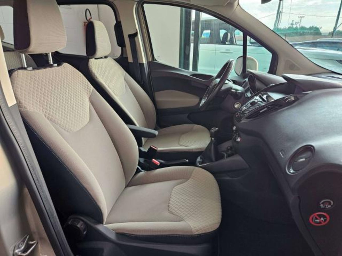 Ford Tourneo Courier 1.6 TDCI 95 CV Titanium (14)
