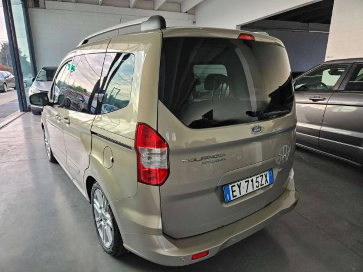 Ford Tourneo Courier 1.6 TDCI 95 CV Titanium (4)
