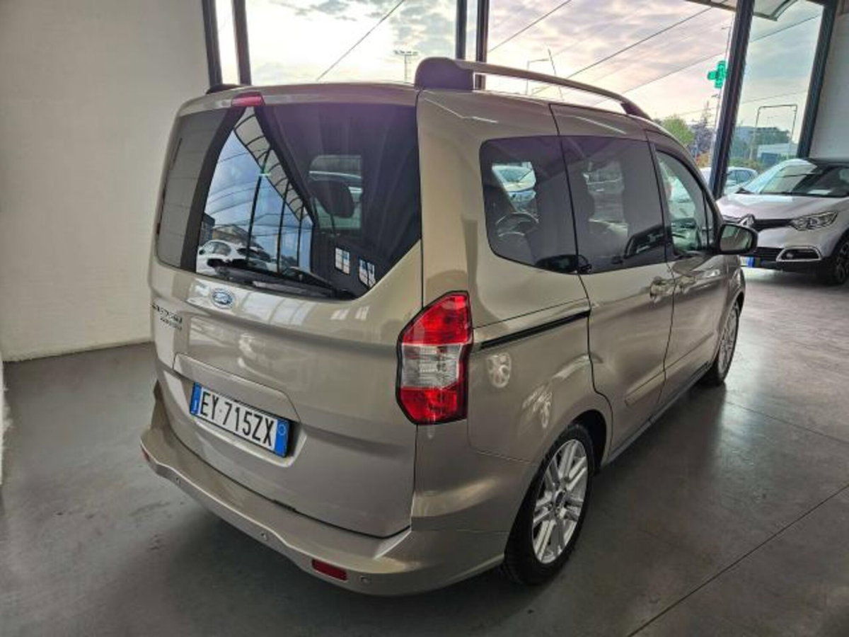 Ford Tourneo Courier 1.6 TDCI 95 CV Titanium (6)
