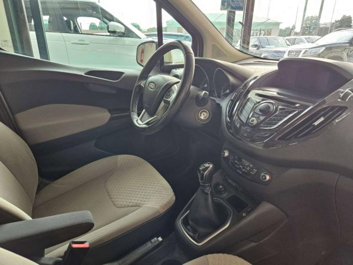 Ford Tourneo Courier 1.6 TDCI 95 CV Titanium (9)