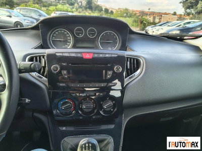 Lancia Ypsilon 1.2 69 CV 5 porte Silver (11)