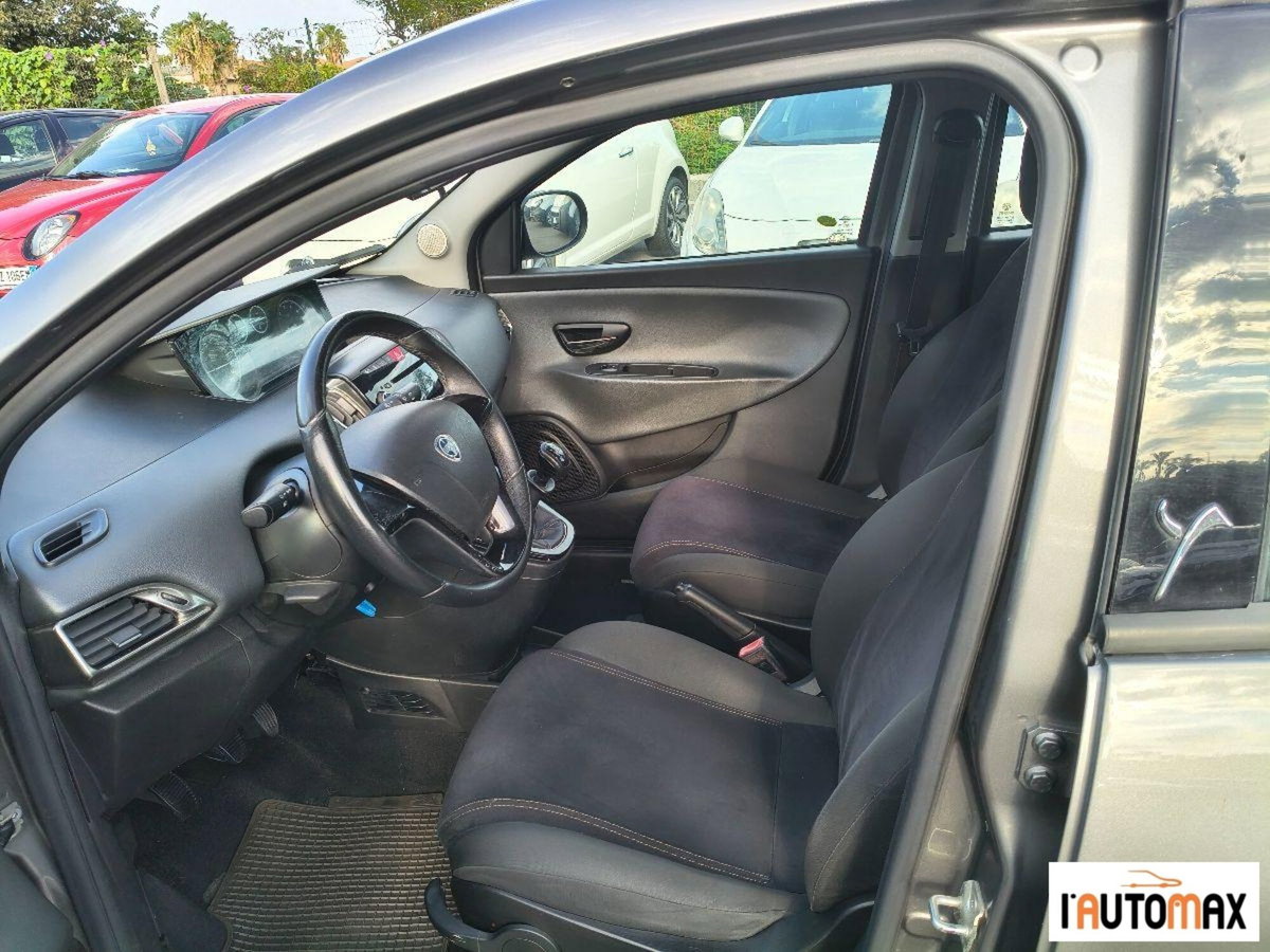 Lancia Ypsilon 1.2 69 CV 5 porte Silver (7)