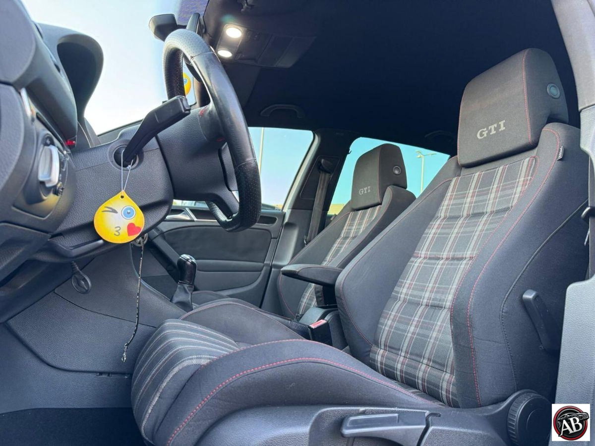 Volkswagen Golf 2.0 TSI 5p. GTI (16)