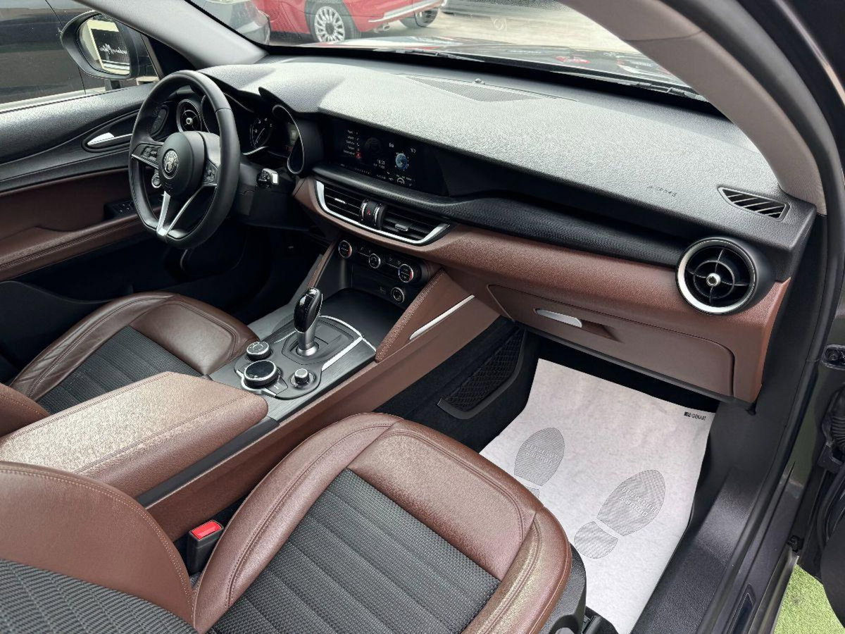 Alfa Romeo Stelvio 2.2 t Intensa Q4 210cv auto (12)