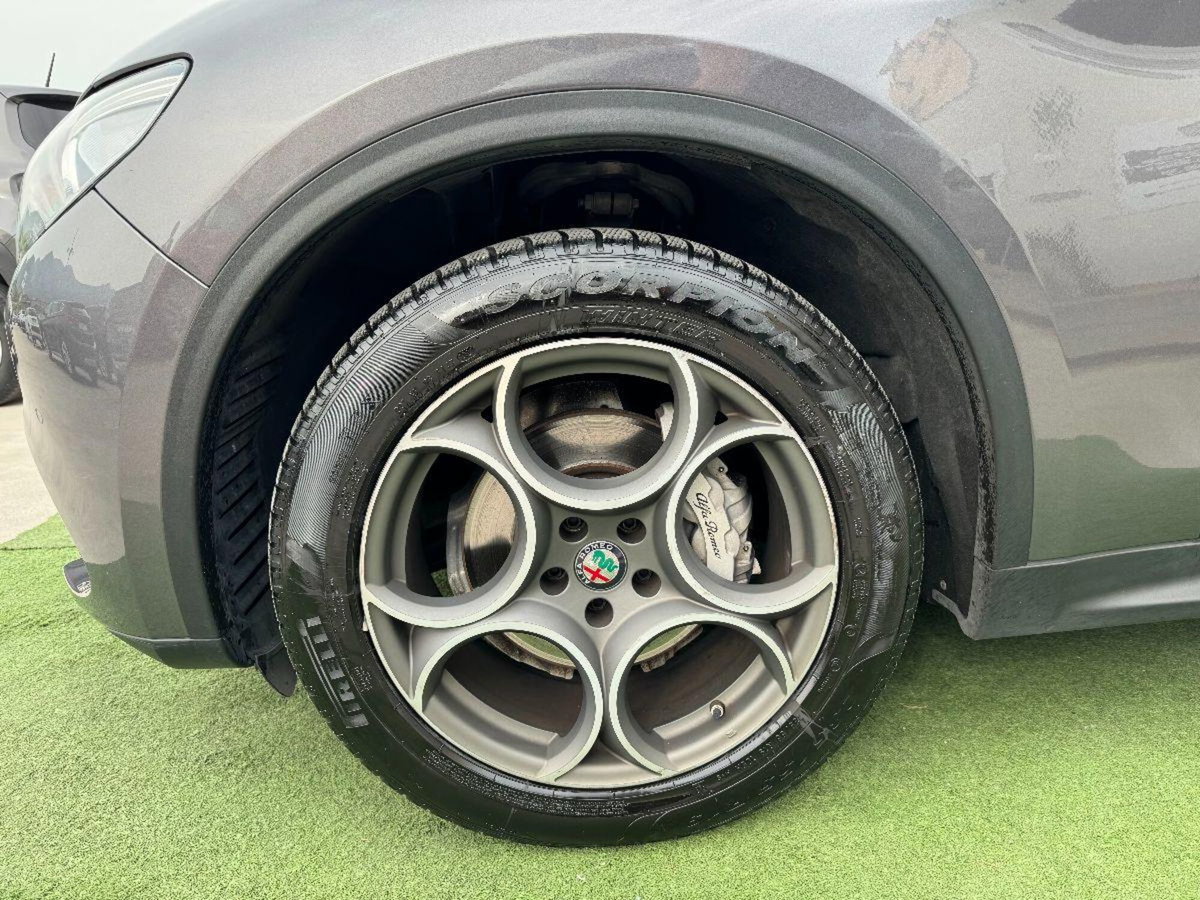 Alfa Romeo Stelvio 2.2 t Intensa Q4 210cv auto (4)