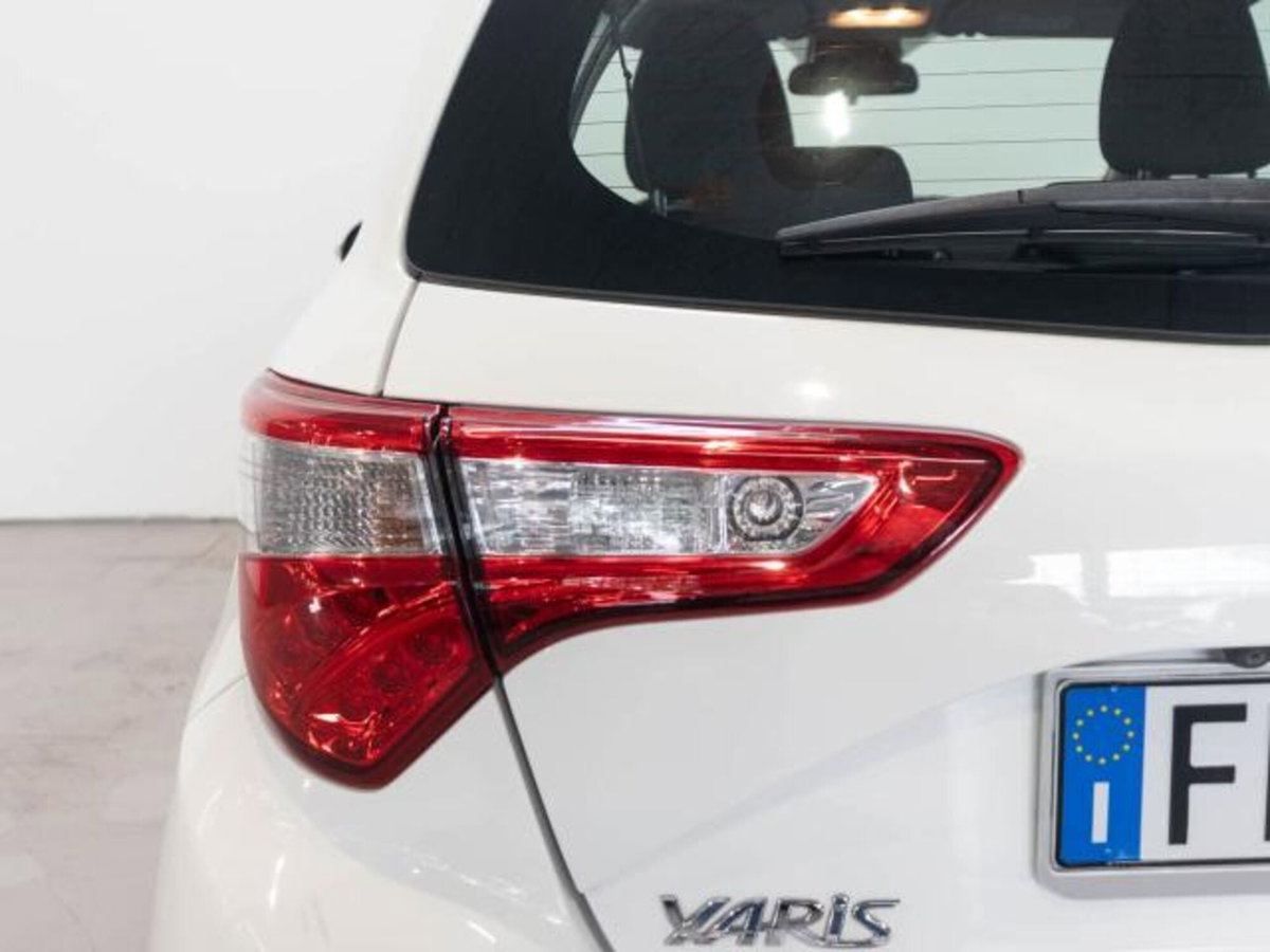 Toyota Yaris 1.5 Hybrid 5 porte Y20 Bitone (8)