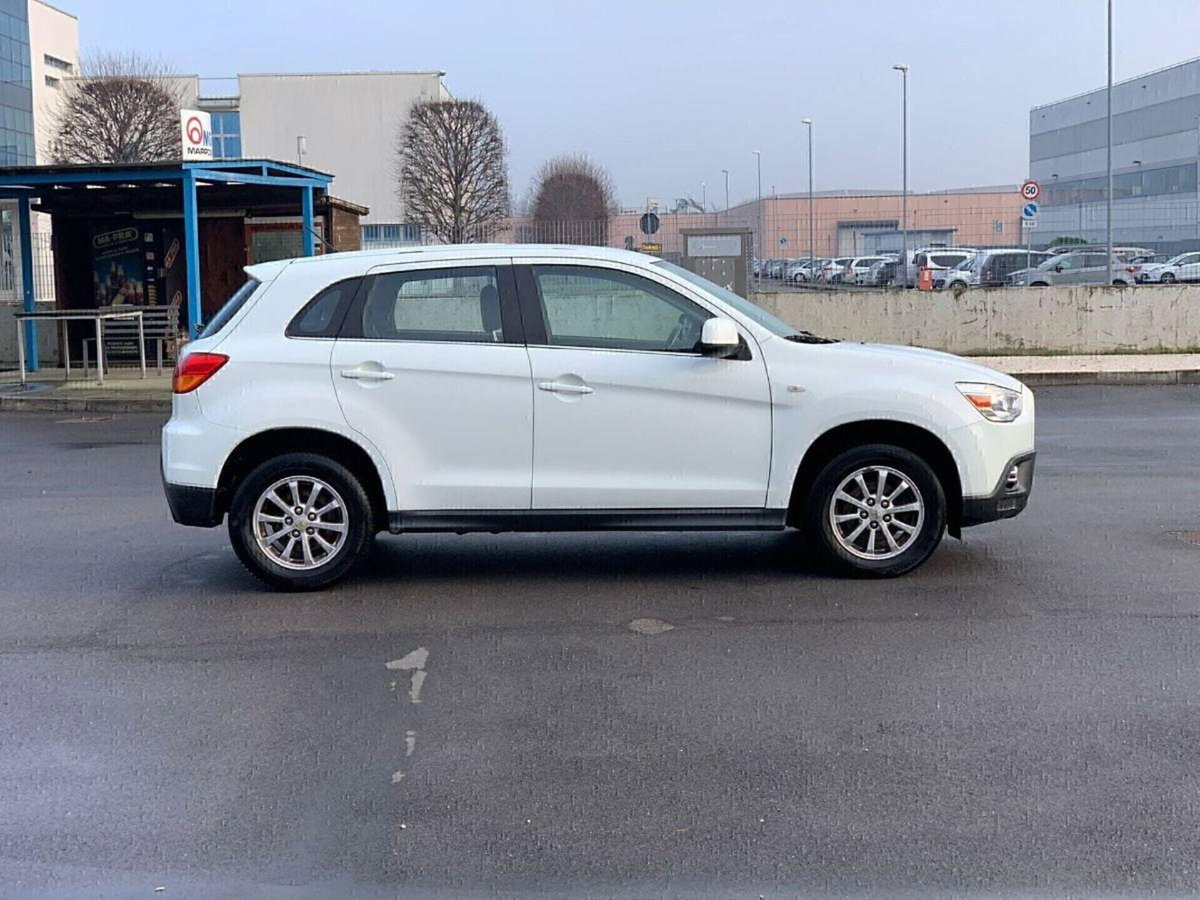 Mitsubishi ASX 1.8 DI-D 150 CV 4WD Intense Panoramic (17)