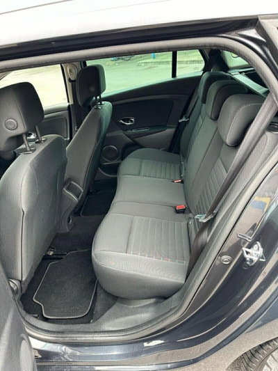 Renault Mégane SporTour 1.5 dCi 110CV SporTour Wave (11)