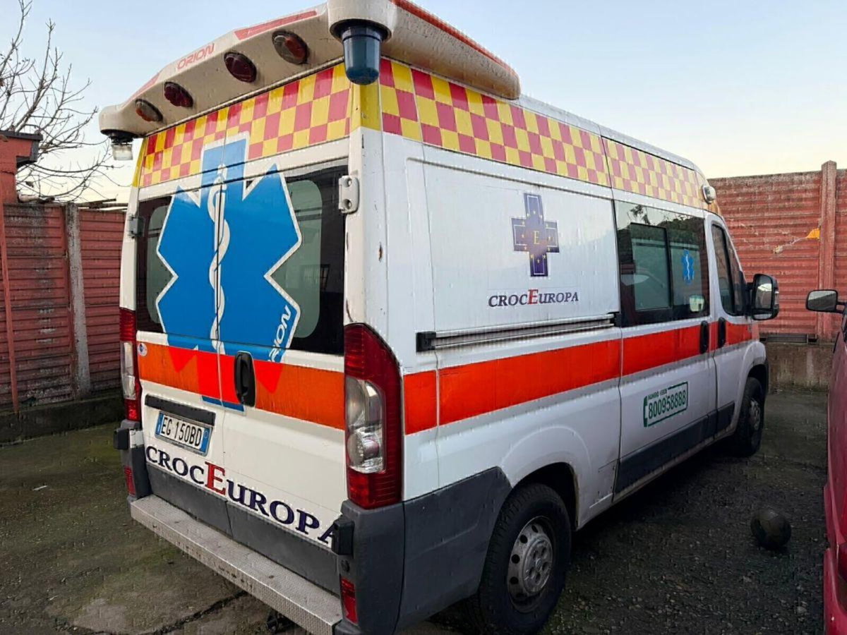 Fiat Ducato Furgone 10 2.8 diesel PC Ambulanza (2)