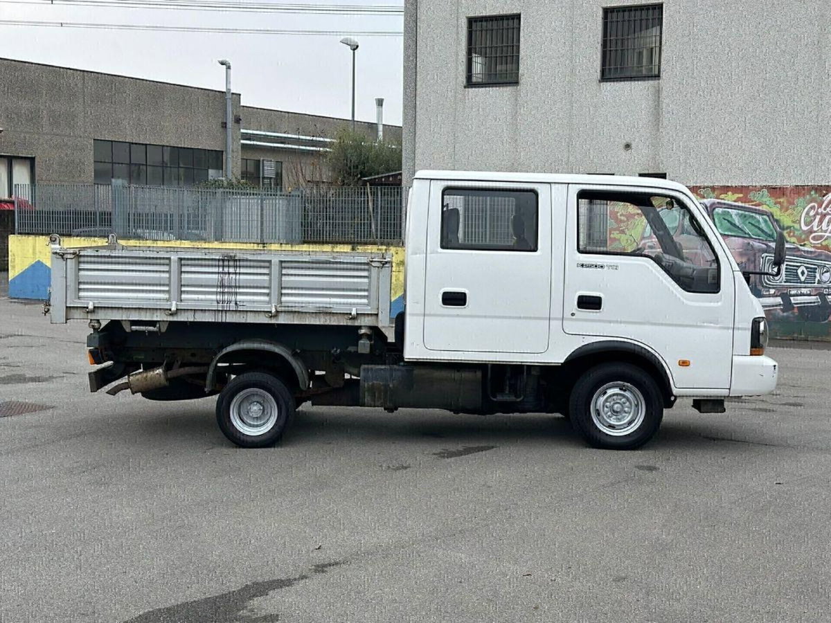 Kia K2500 2.5 TDI DC Autocarro (2)