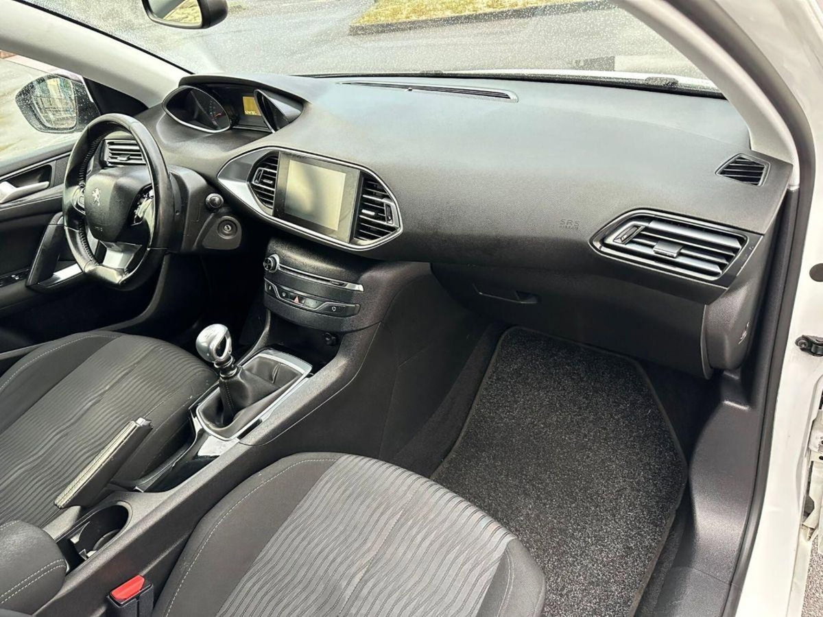 Peugeot 308 BlueHDi 120 S&S EAT6 GT Line (10)