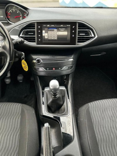 Peugeot 308 BlueHDi 120 S&S EAT6 GT Line (6)