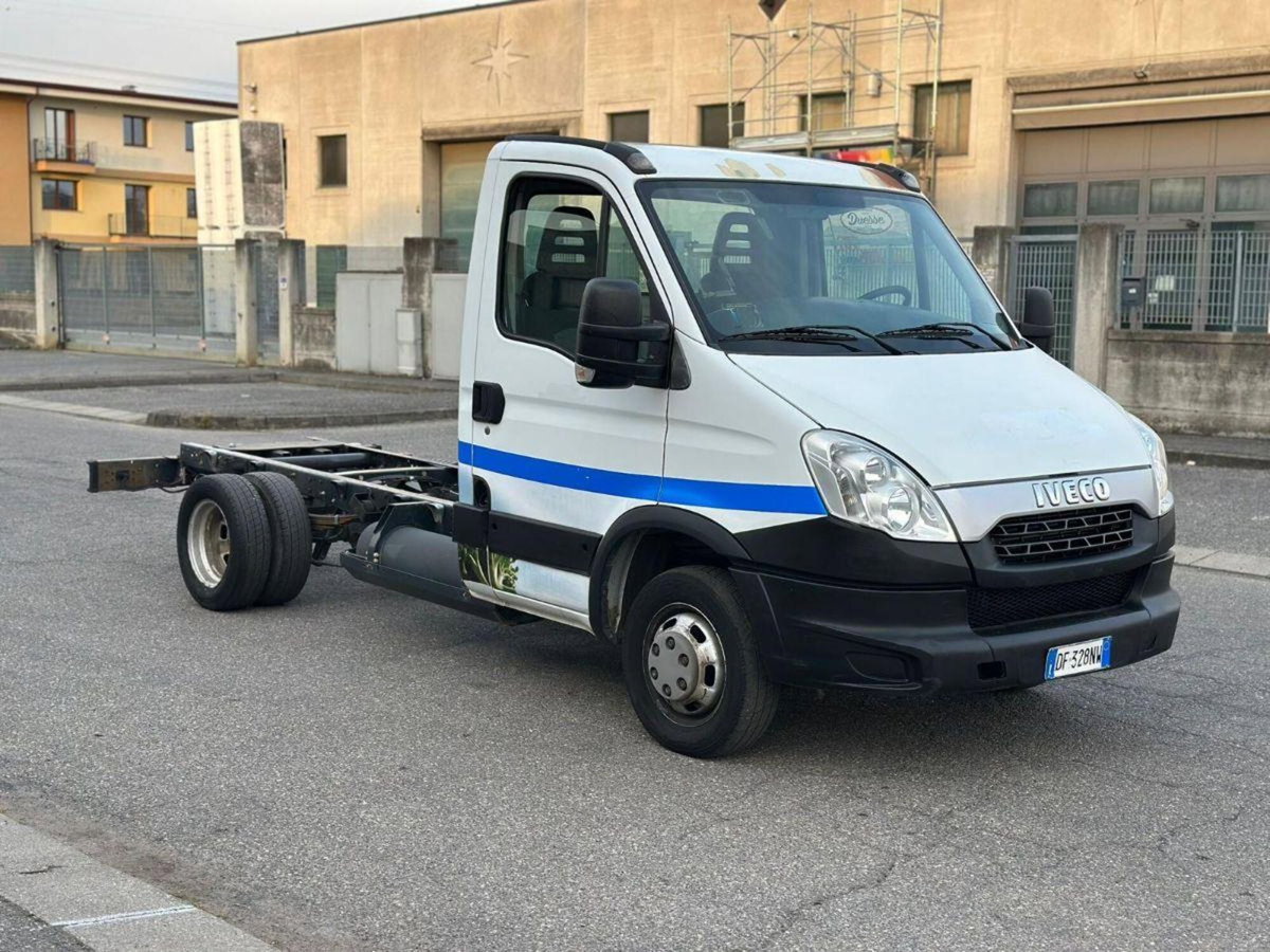 Iveco Daily Telaio 35C14G BarTor3.0 metano PM-RG Cab. (2)