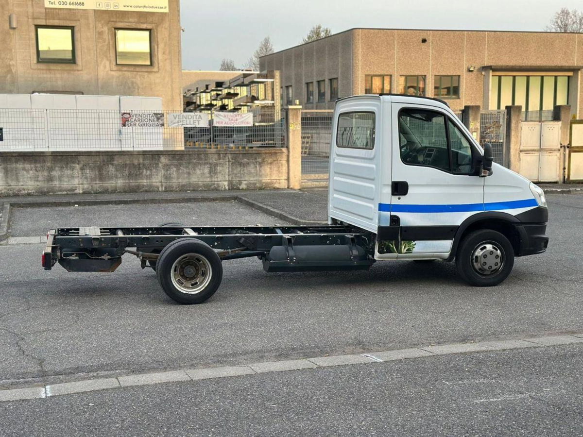Iveco Daily Telaio 35C14G BarTor3.0 metano PM-RG Cab. (3)