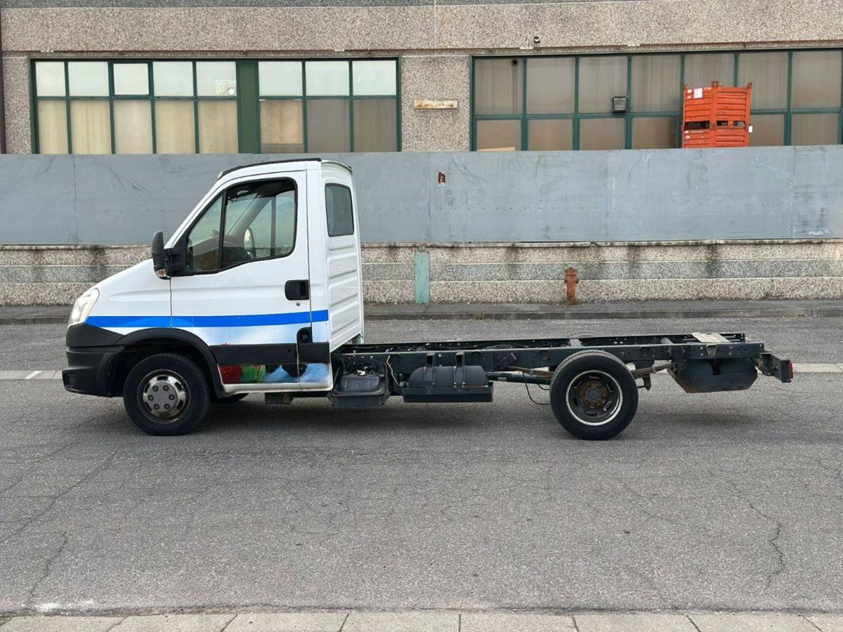 Iveco Daily Telaio 35C14G BarTor3.0 metano PM-RG Cab. (4)