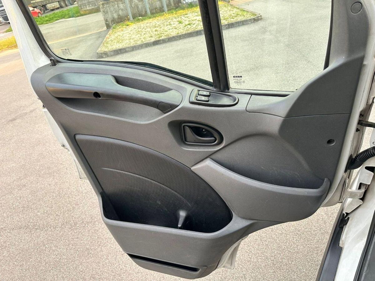 Iveco Daily Telaio 35C17 3.0 HPT PL-RG Cabinato (9)