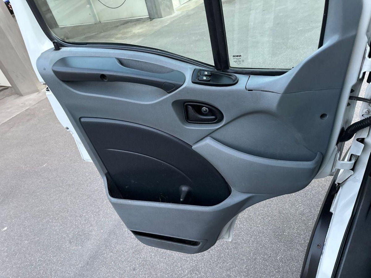 Iveco Daily Telaio 35S12 2.3 Hpi PC Cabinato (9)