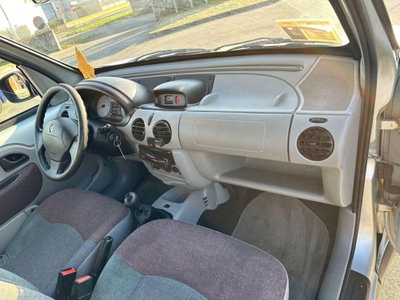 Renault Kangoo 1.9 dCi 4x4 4p. Authentique (11)