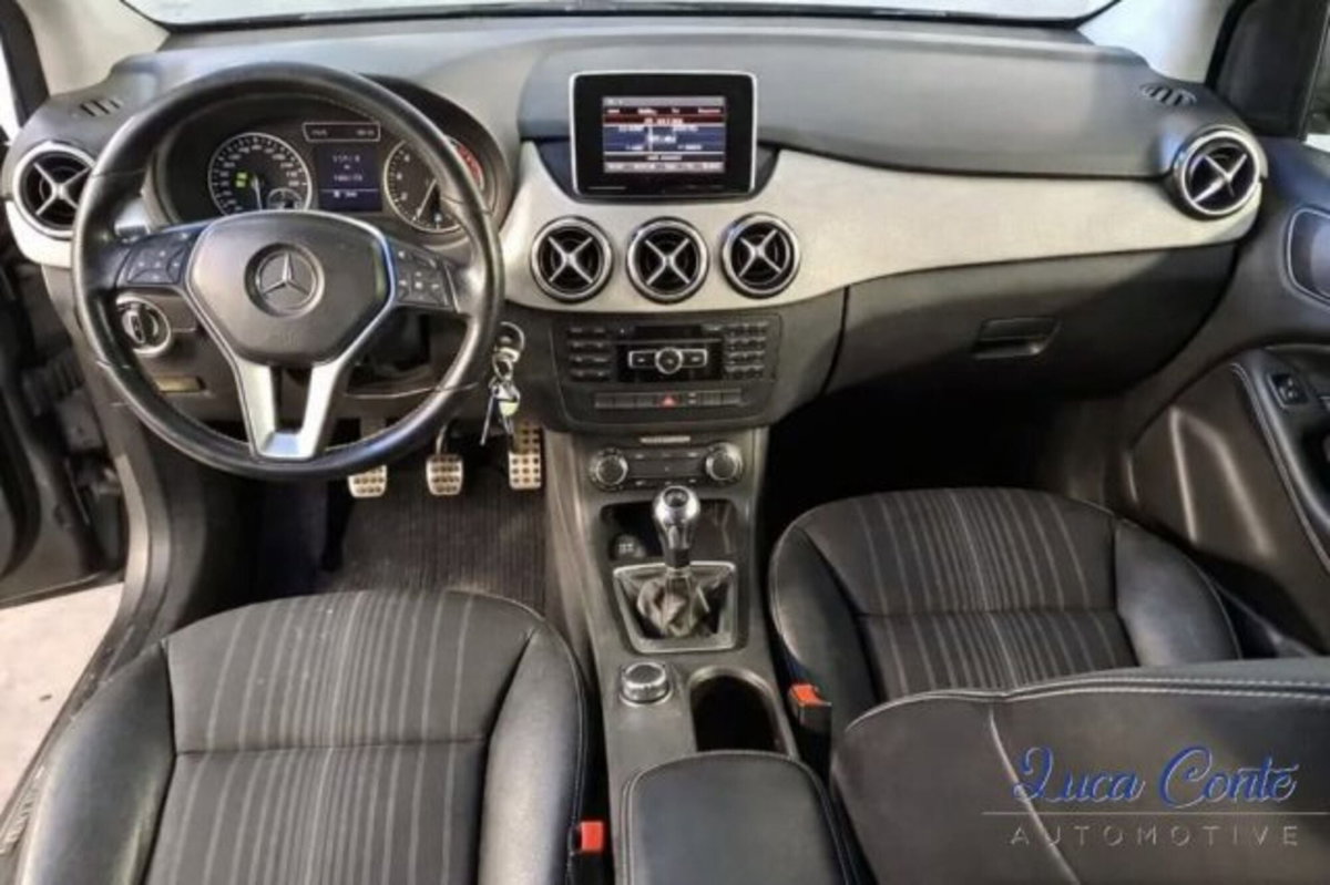 Mercedes-Benz Classe B 180 Premium (11)