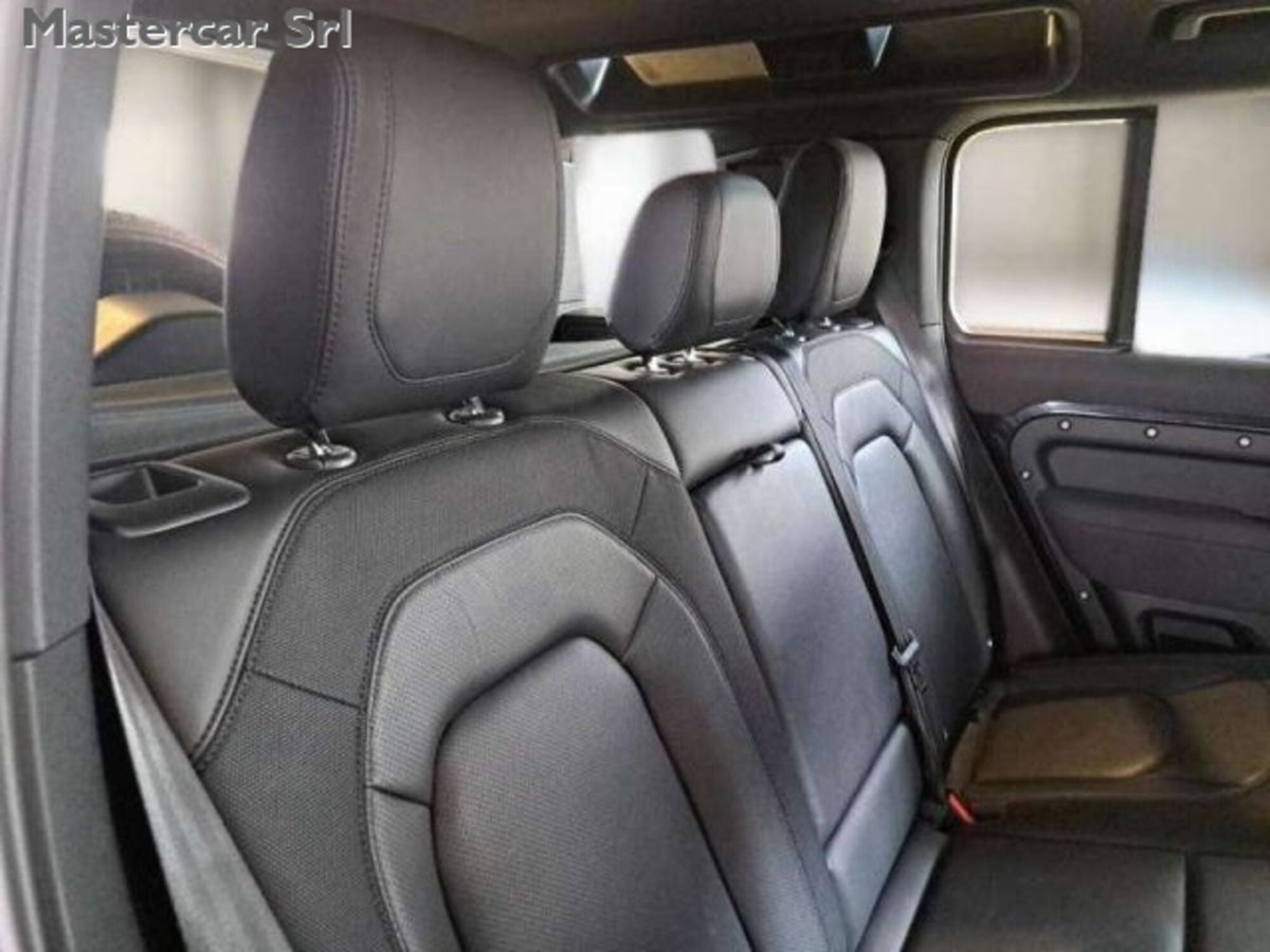 Land Rover Defender 110 3.0d i6 mhev X-Dynamic HSE awd 250cv auto (11)