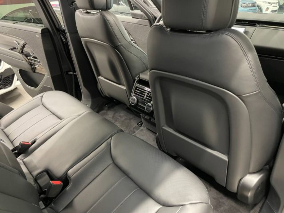 Land Rover Range Rover Sport 3.0D l6 300 CV HSE Dynamic Stealth (2)