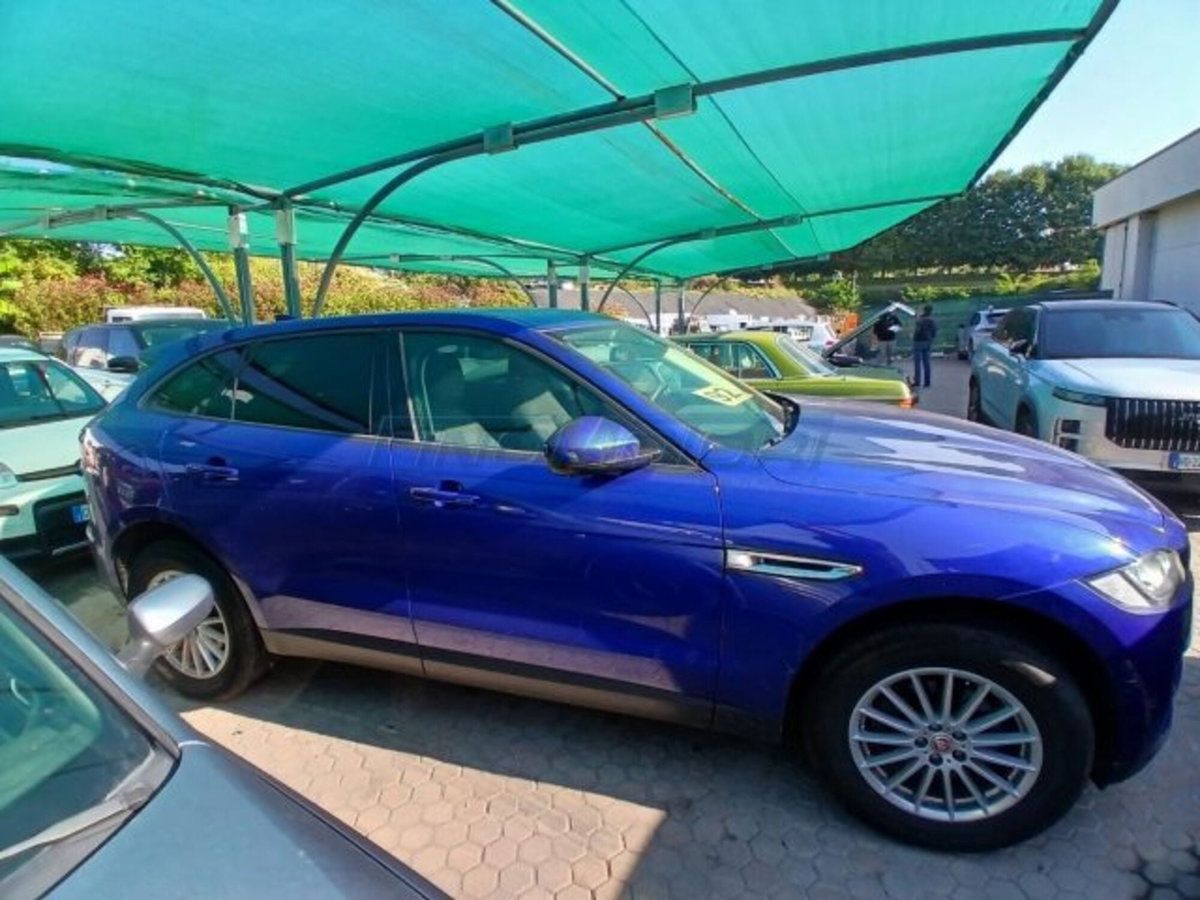 Jaguar F-Pace 2.0 D 180 CV AWD Pure (4)