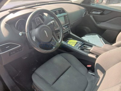Jaguar F-Pace 2.0 D 180 CV AWD Pure (6)
