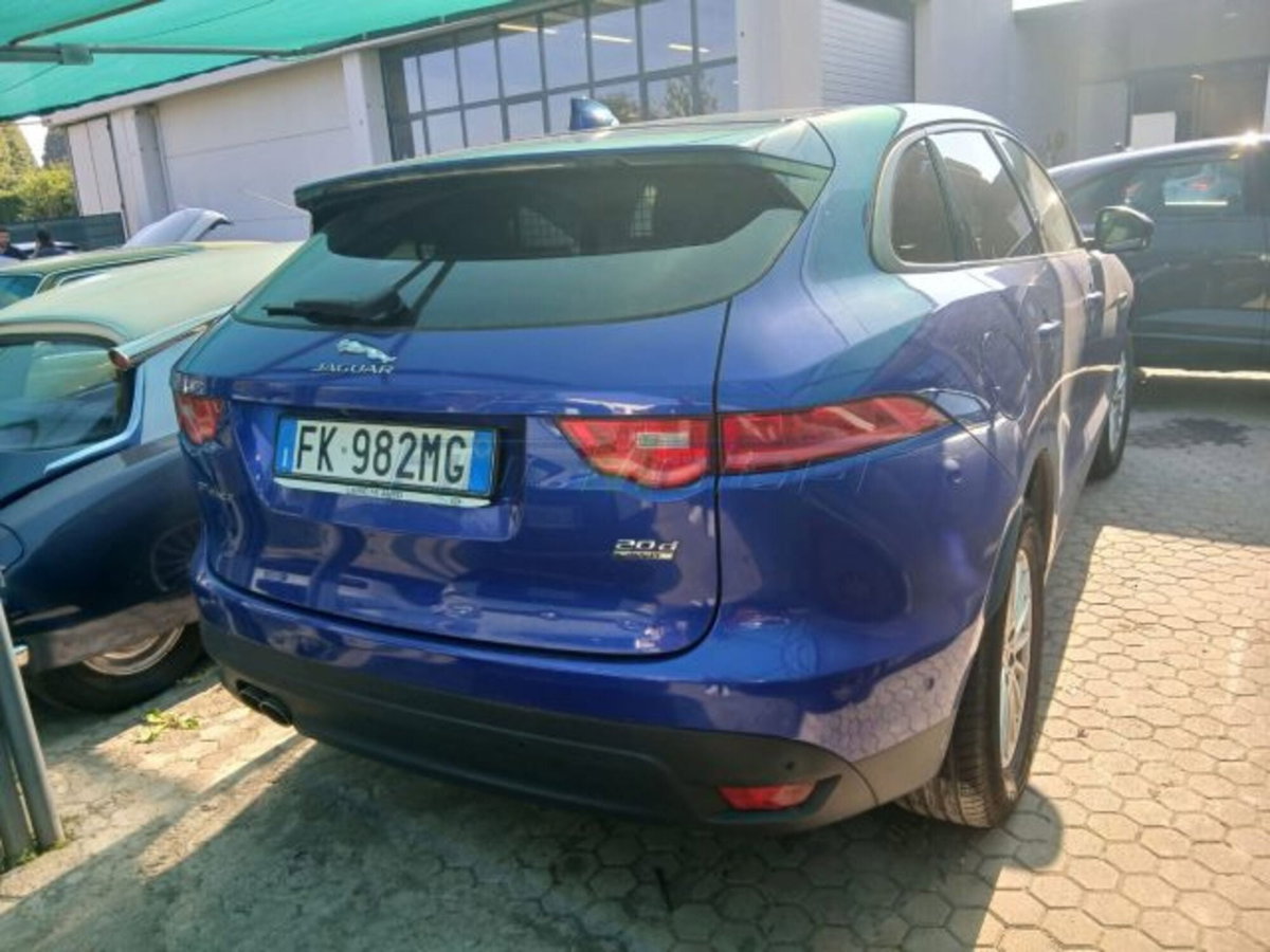 Jaguar F-Pace 2.0 D 180 CV AWD Pure (8)