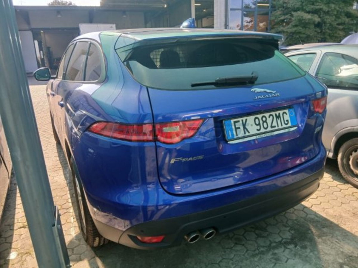 Jaguar F-Pace 2.0 D 180 CV AWD Pure (9)