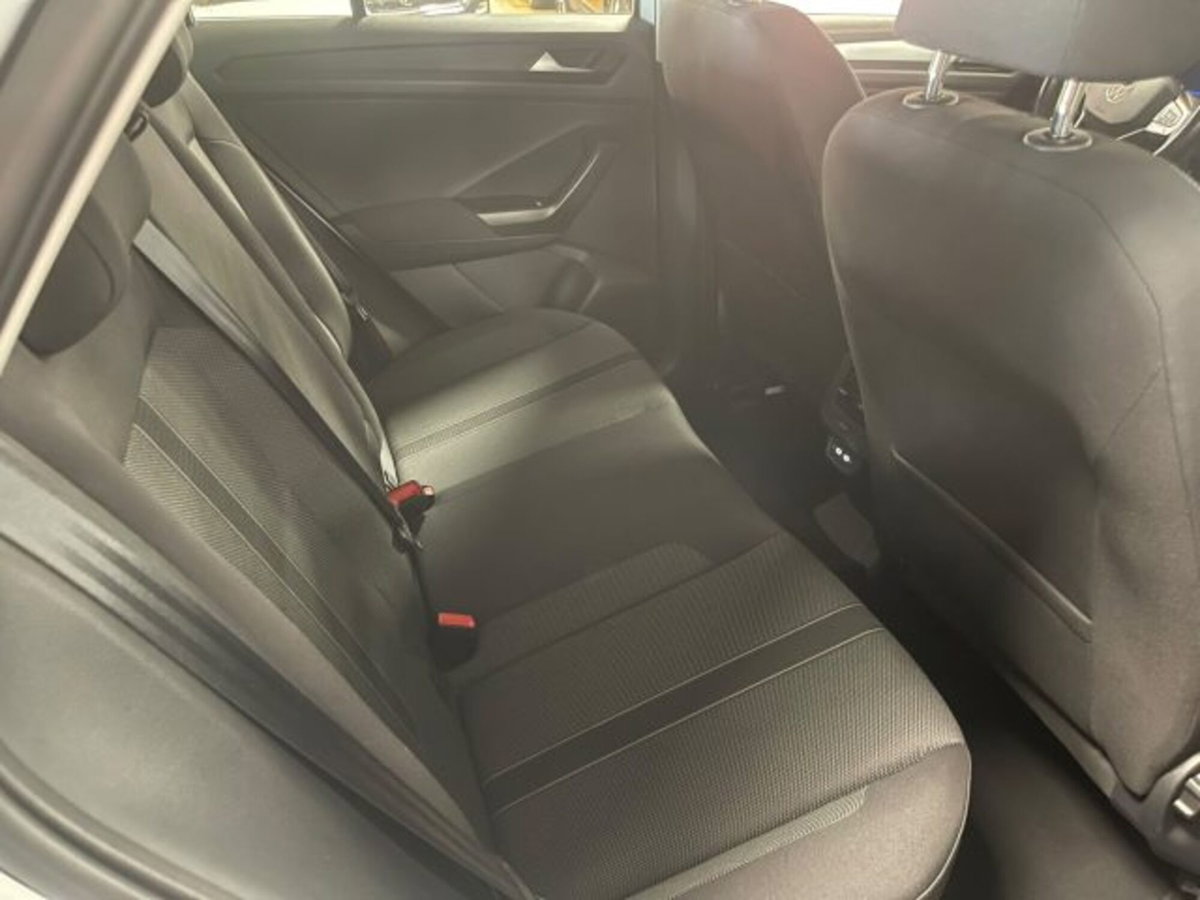 Volkswagen T-Roc 1.0 TSI Life (9)