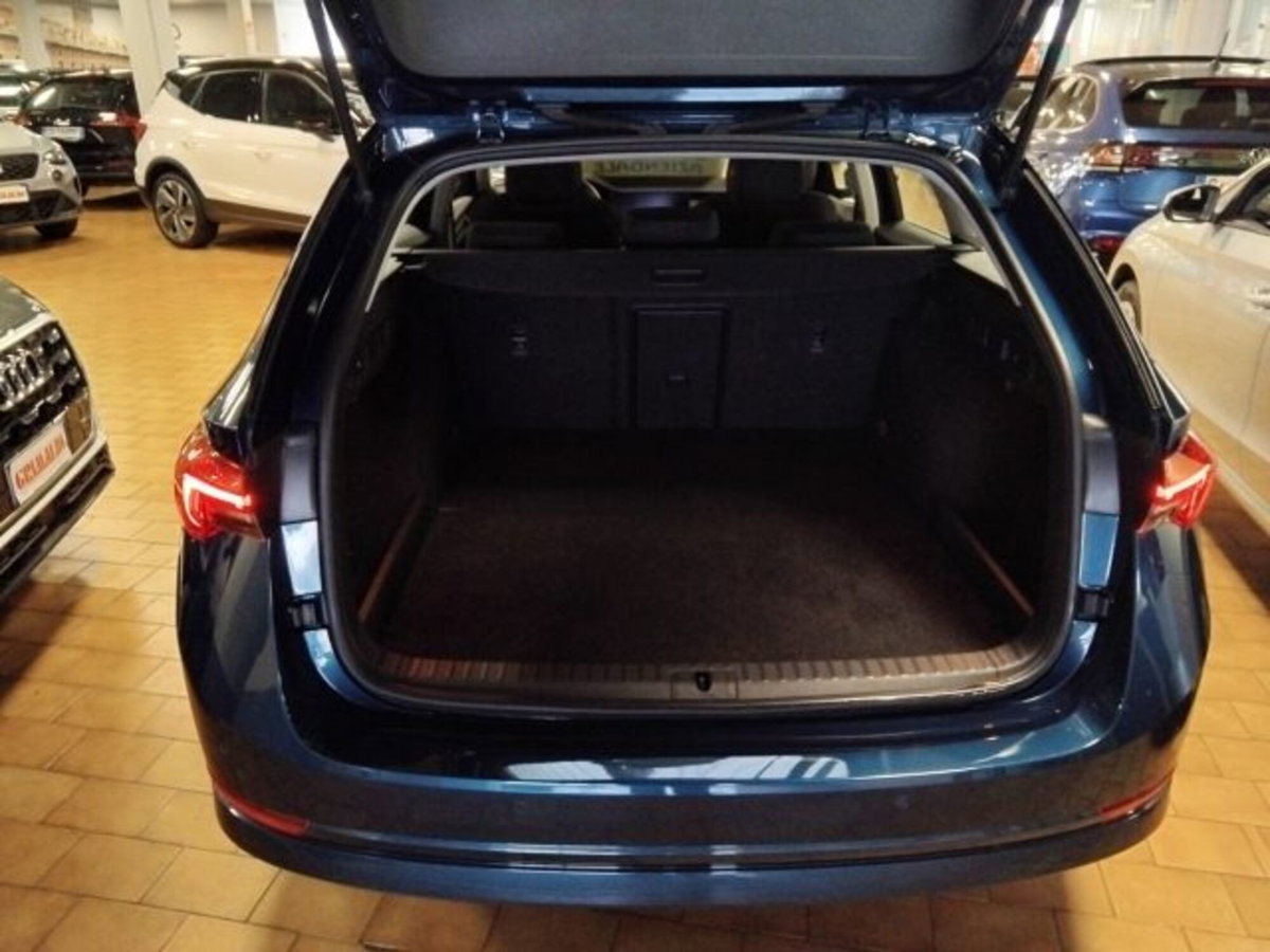 Skoda Octavia Station Wagon 1.5 DSG Wagon Executive G-Tec (9)