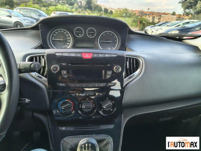 Lancia Ypsilon 1.2 69 CV 5 porte Silver (11)