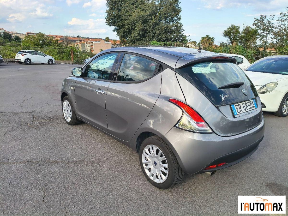 Lancia Ypsilon 1.2 69 CV 5 porte Silver (5)