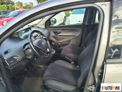 Lancia Ypsilon 1.2 69 CV 5 porte Silver (7)