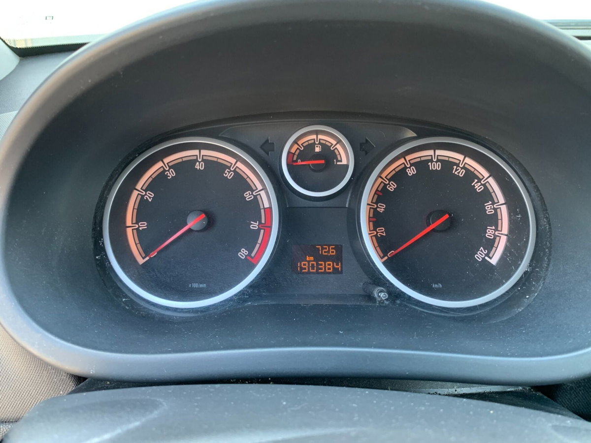 Opel Corsa 1.2 5 porte Enjoy (19)