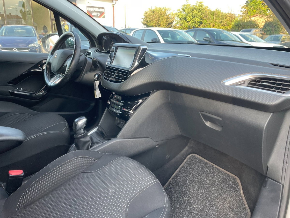 Peugeot 208 82 5 porte Allure (13)
