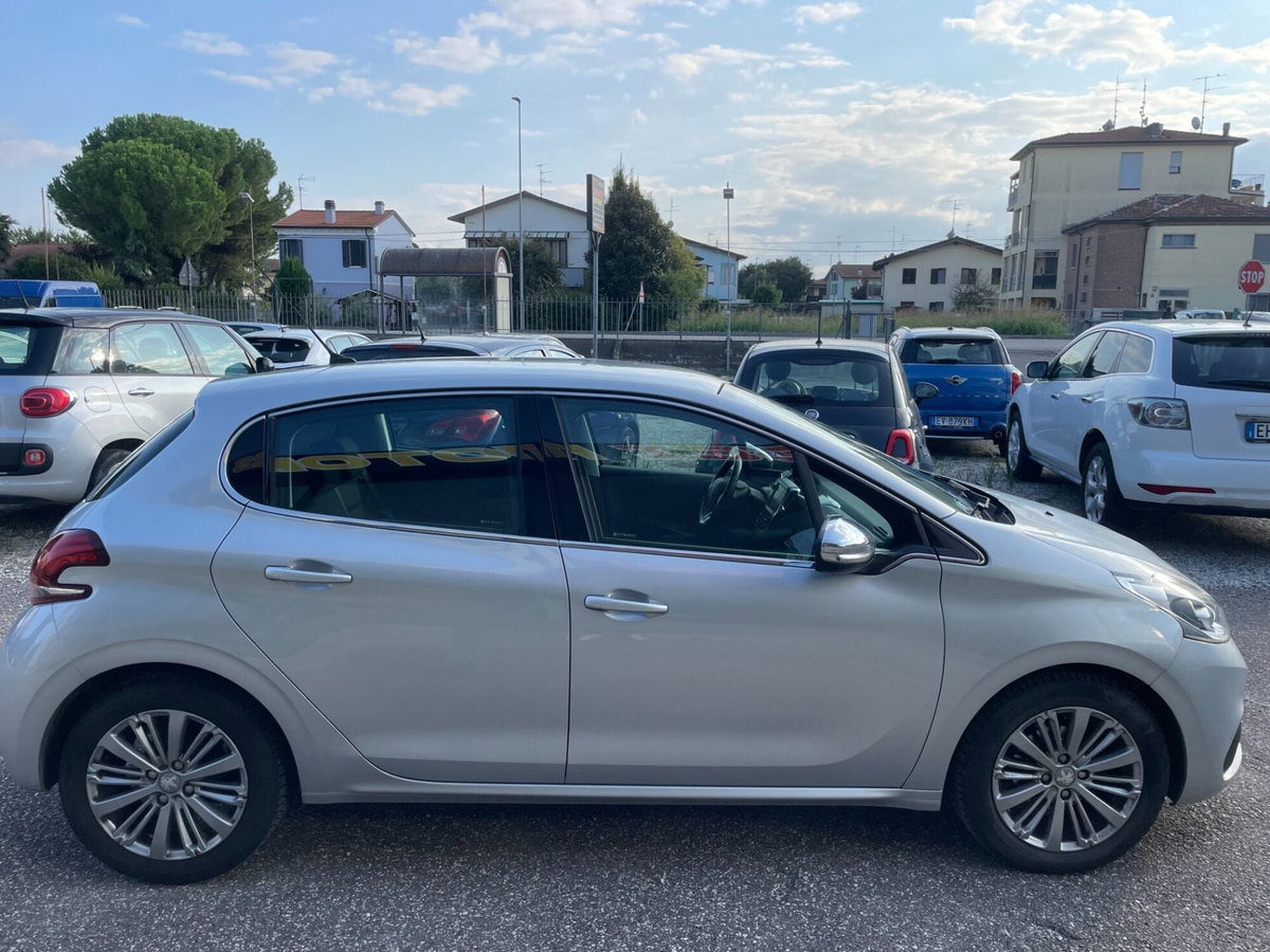Peugeot 208 82 5 porte Allure (4)