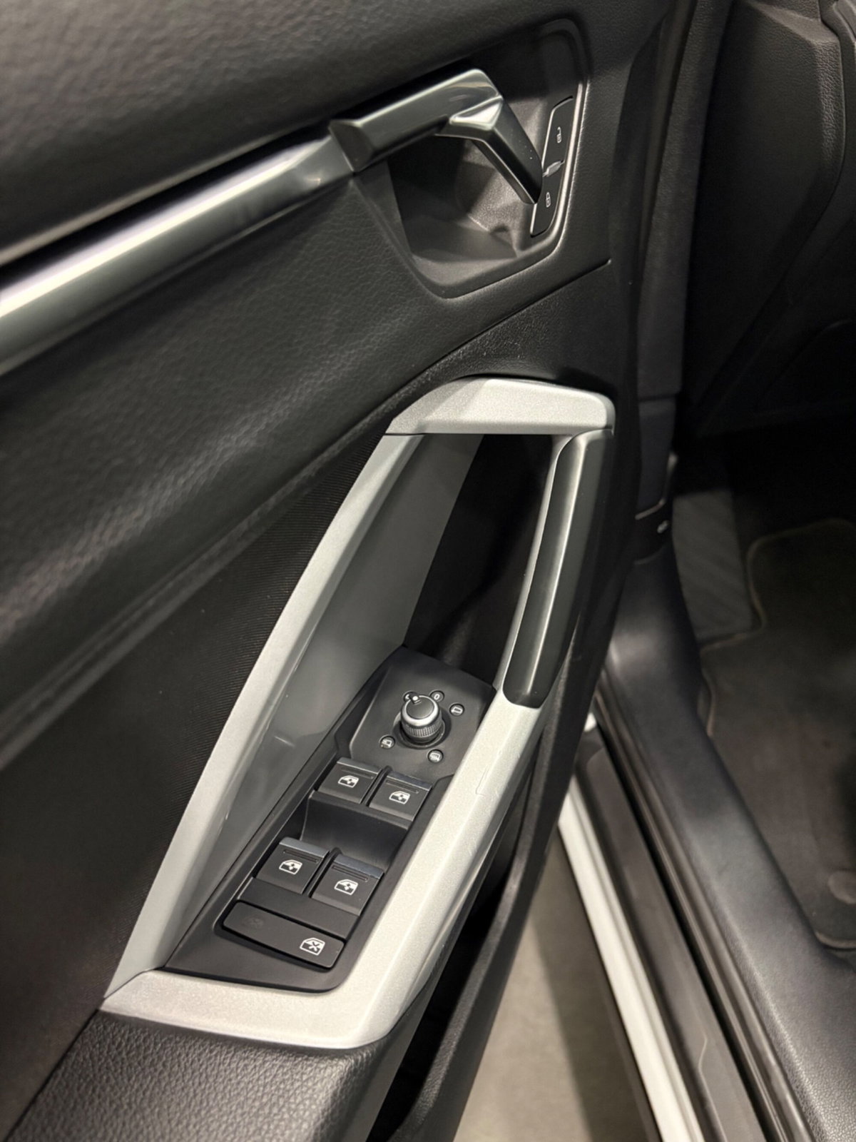 Audi Q3 35 TDI quattro S tronic Business (13)