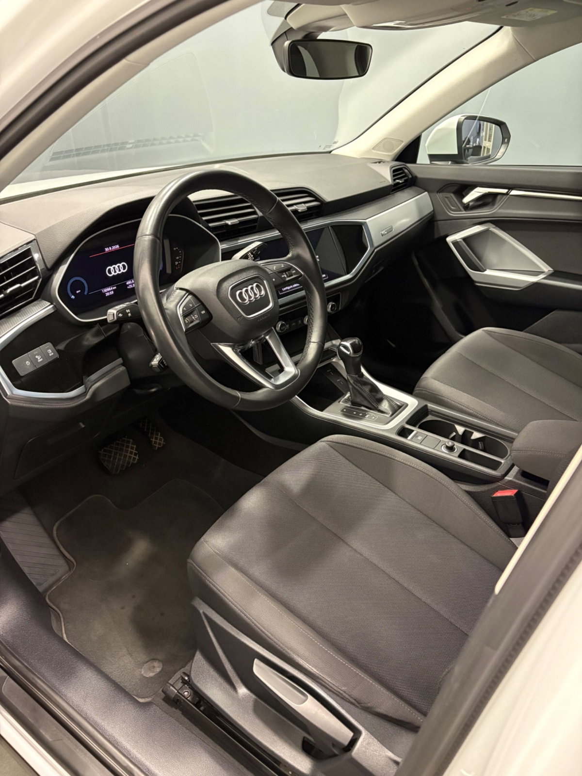 Audi Q3 35 TDI quattro S tronic Business (14)